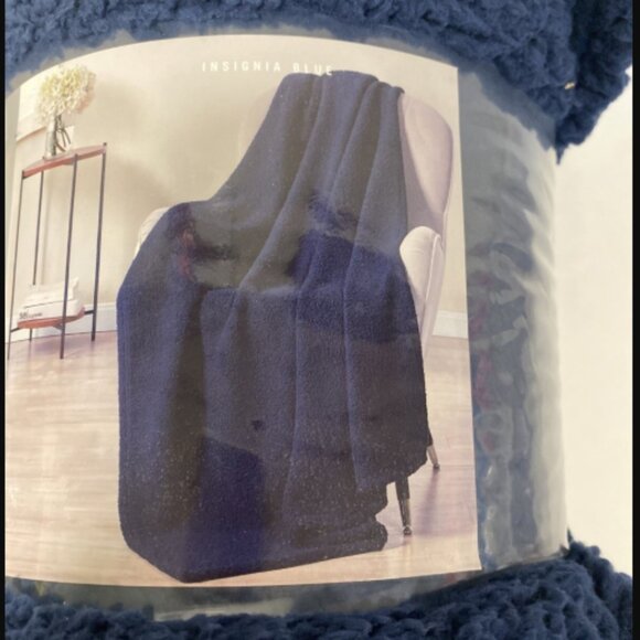 NEW VCNY Navy Blue Home Soft Sherpa Blanket - Picture 3 of 10